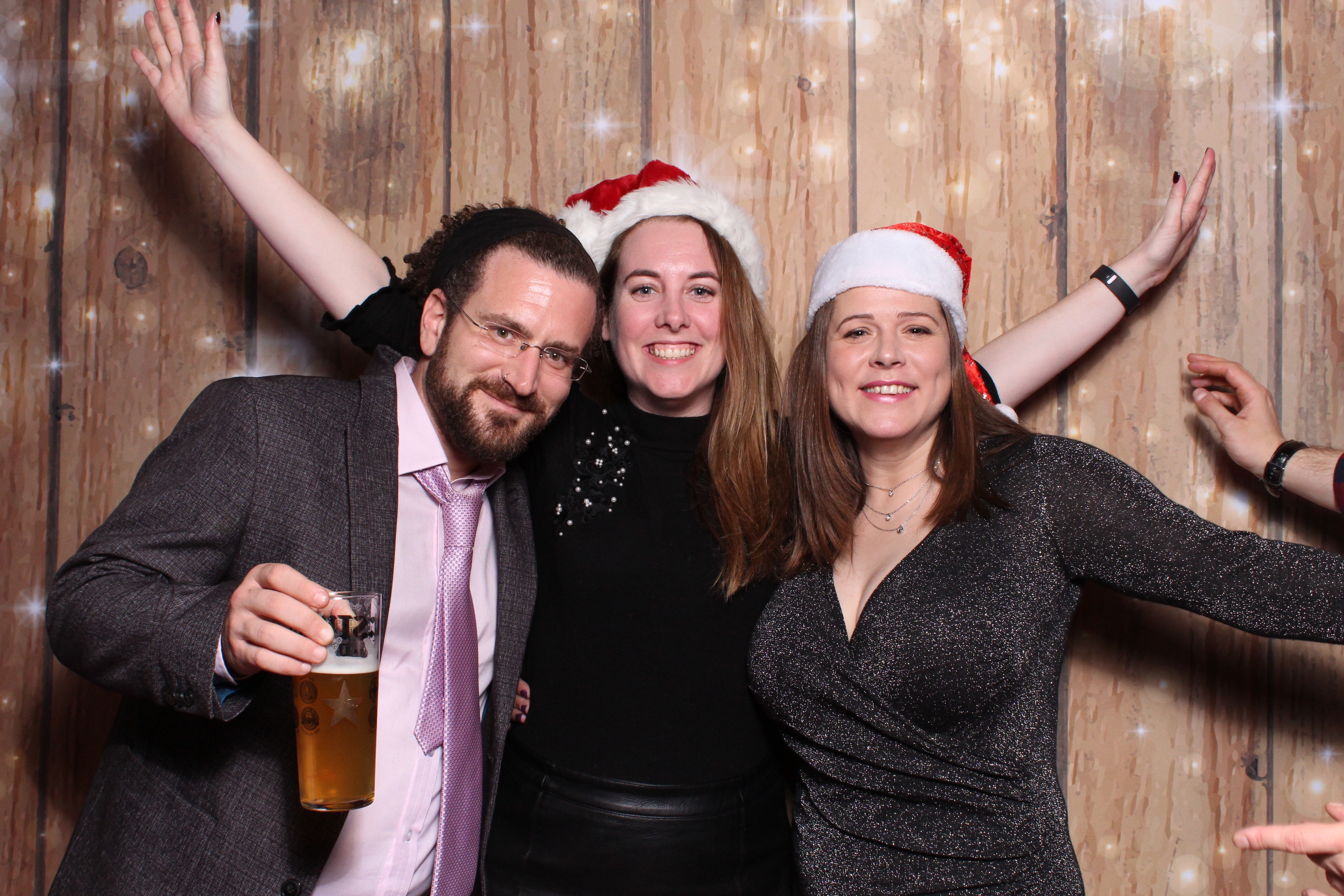 Tes Christmas party  | View more photos from the event at gallery.magicimages.uk/u/MagicImages/Tes-Christmas-party